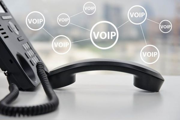 VoIP  تلفن ویپ چیست و چرا برای کسب و کارهای امروزی ضروری است؟